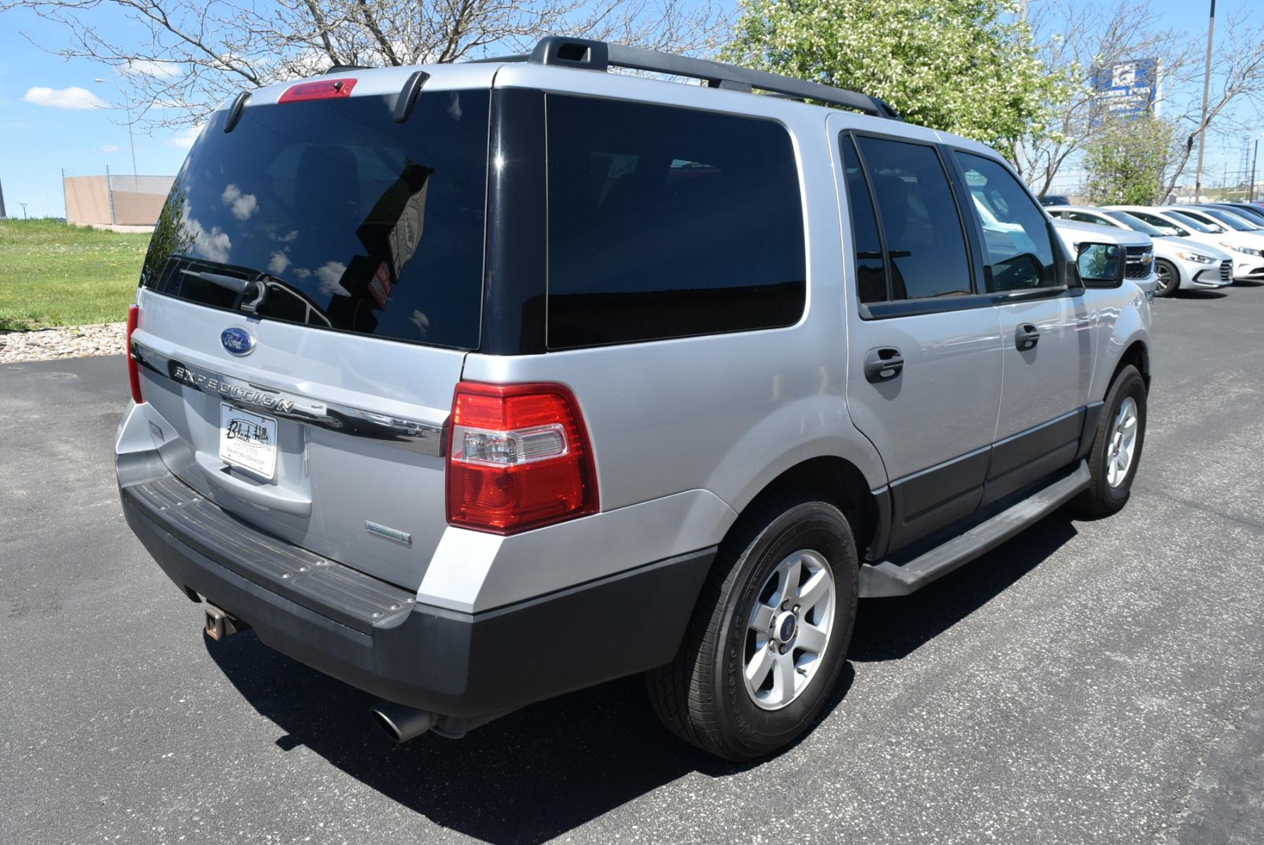 2016 Silver /Black Ford Expedition XL (1FMJU1GT0GE) with an 3.5L Twin Turbo V6 engine, 6-Speed Automatic w/ OD transmission, located at 1600 E Hwy 44, Rapid City, SD, 57703, (605) 716-7878, 44.070232, -103.171410 - Photo #7